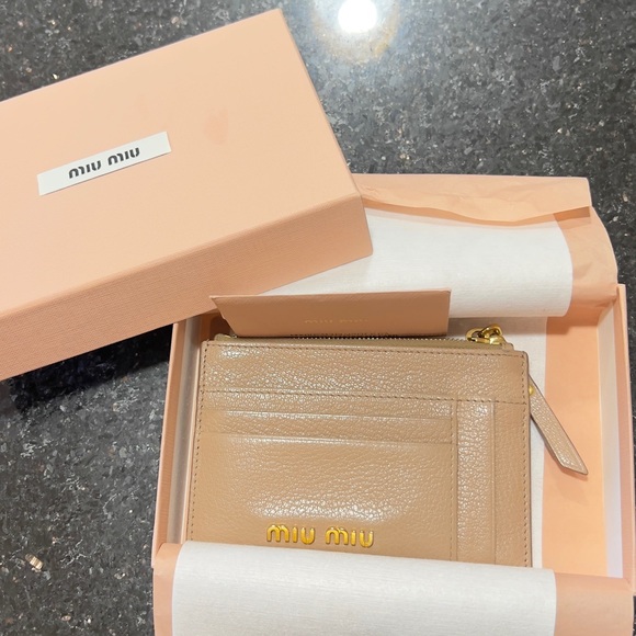 Miu Miu Beige Leather Card Wallet - Picture 4 of 4